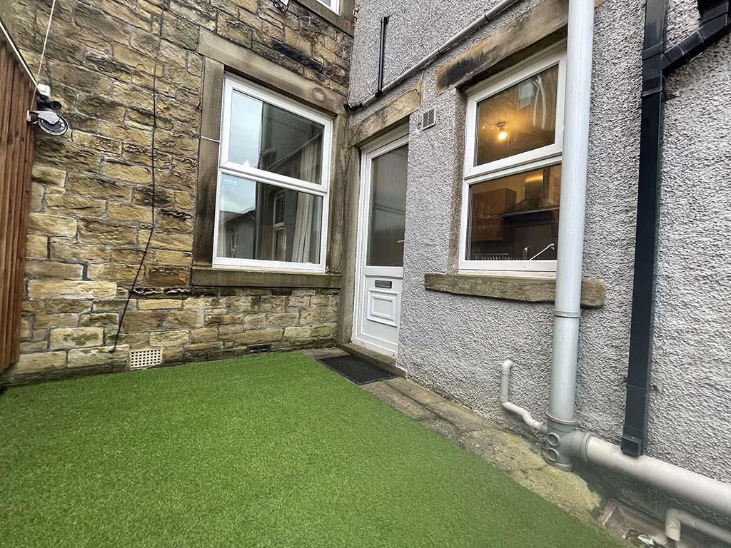 1 bedroom flat Let Agreed in Barnoldswick - Externally